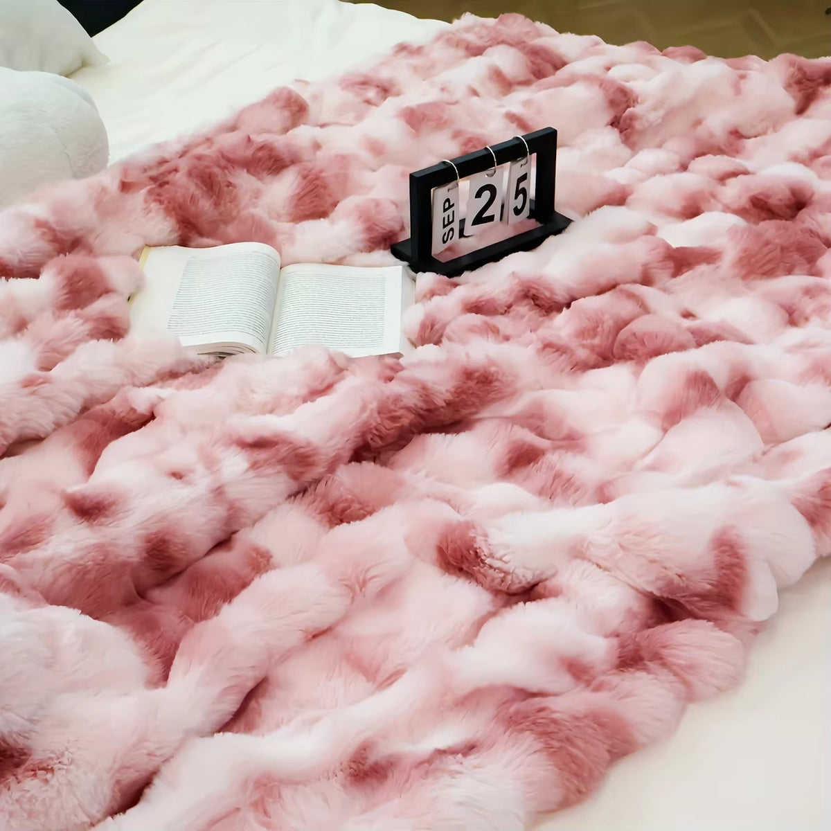 Luxury Faux Rabbit Fur Bubble Blanket - Soft, Warm, and Cozy Throw for Bedroom, Guest Room, and Living Room (4 lbs)